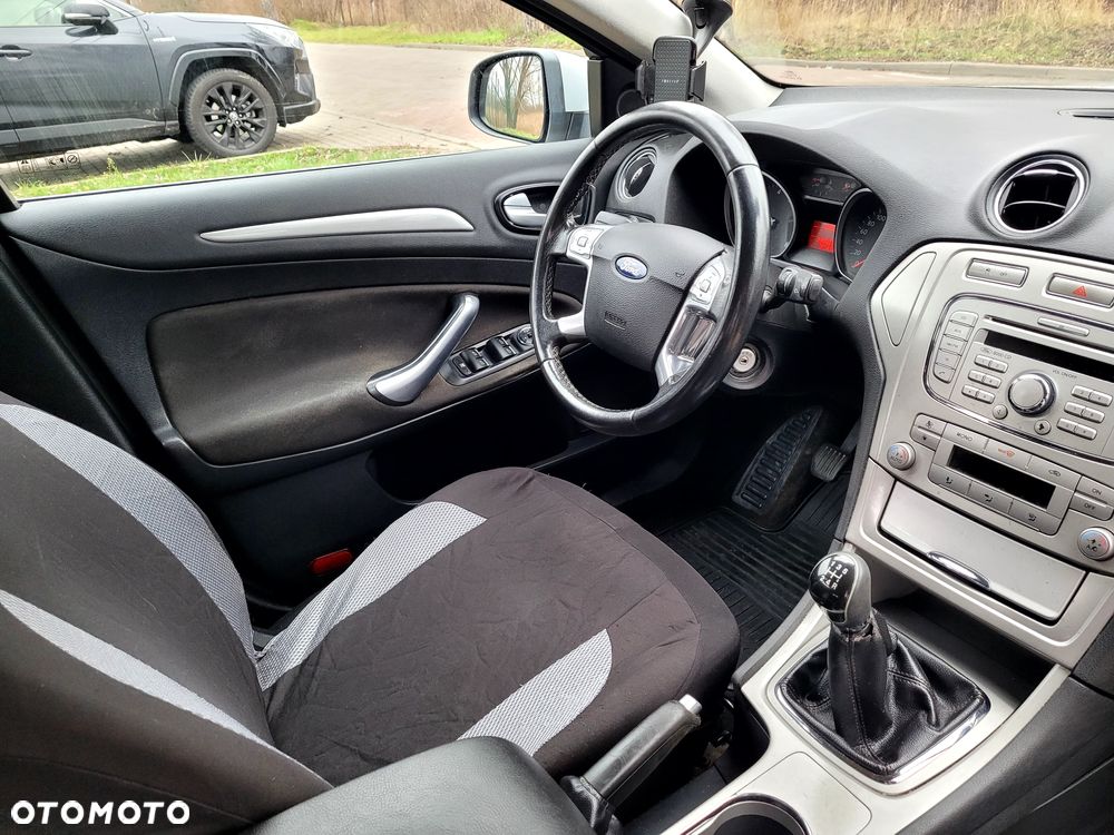 Ford Mondeo 2.0 Gold X - 28