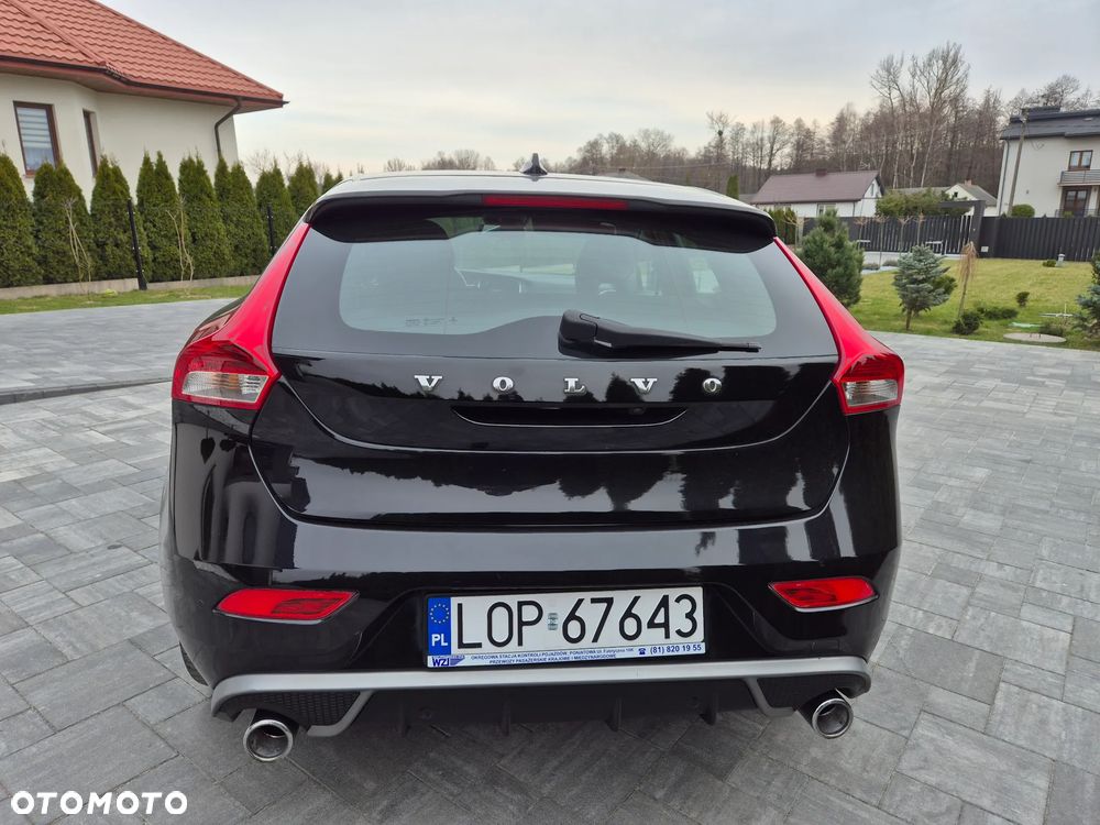 Volvo V40 T3 R Design - 11