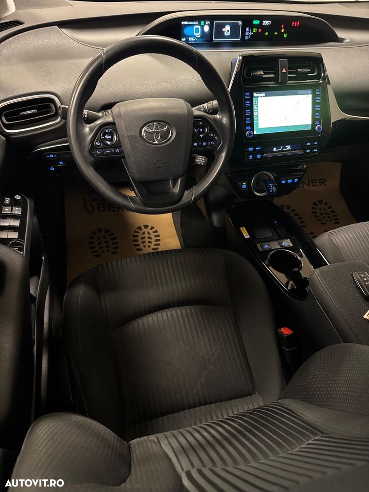 Toyota Prius Hybrid Solar - 26