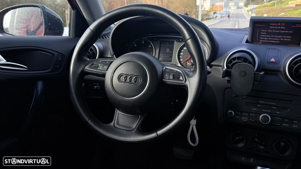 Audi A1 Sportback 1.6 TDi S-line S tronic - 13