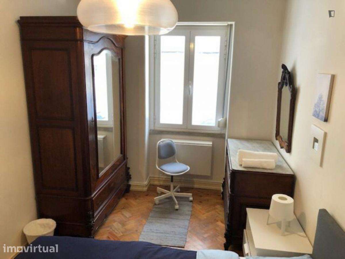 Quarto - localizado em Benfica Lisbon - Grande imagem: 5/14
