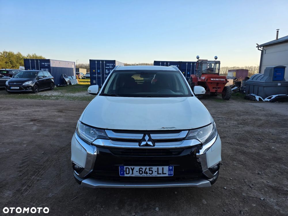 Mitsubishi Outlander - 2