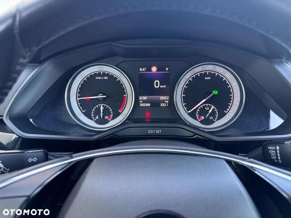 Skoda Superb 2.0 TDI SCR 4x4 L&K DSG - 8