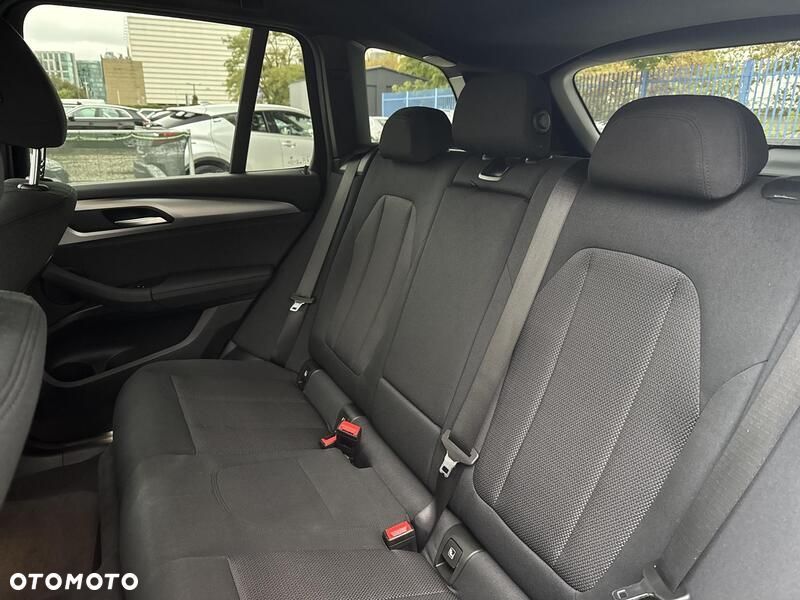 BMW X3 sDrive18d - 17