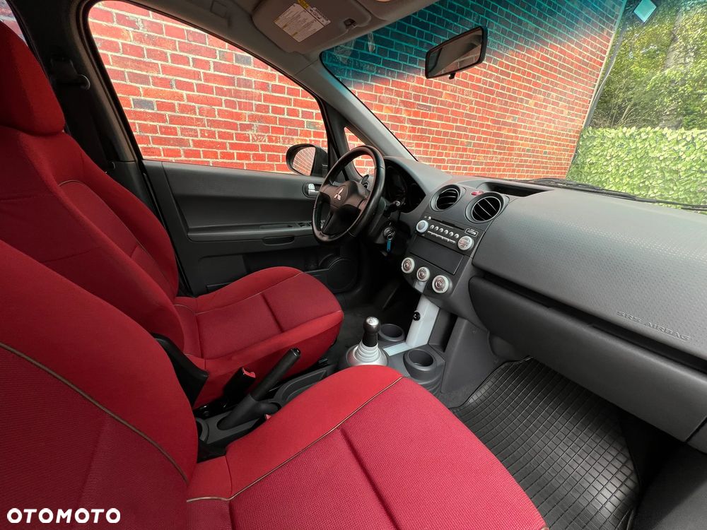 Mitsubishi Colt - 10