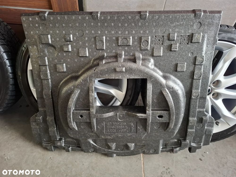 Wkład styropian wkrętki 2x trójkąt komplet Mazda 3 2014 rok - 2