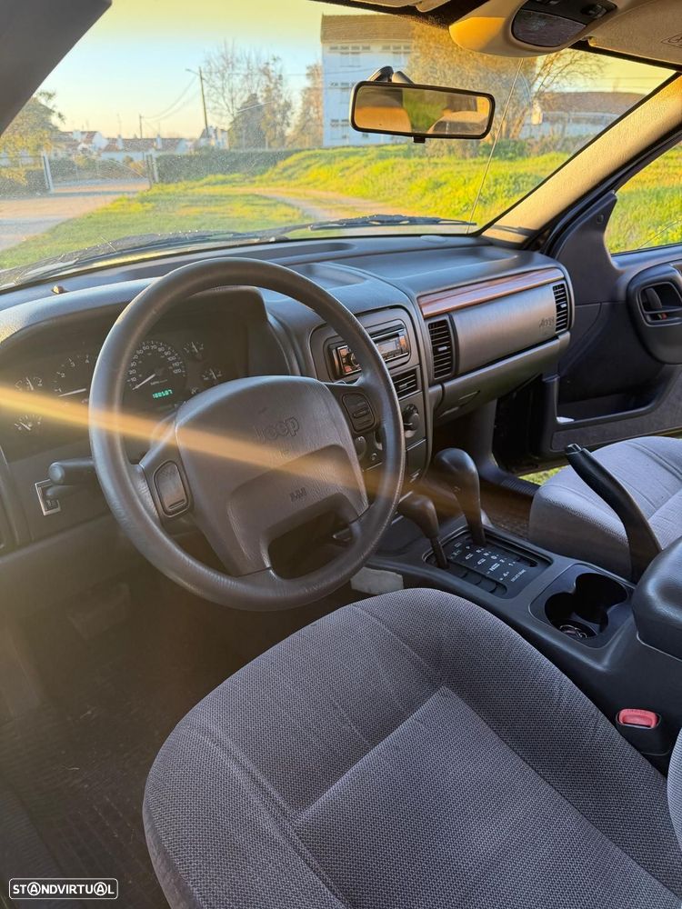 Jeep Grand Cherokee 4.0 Laredo - 13