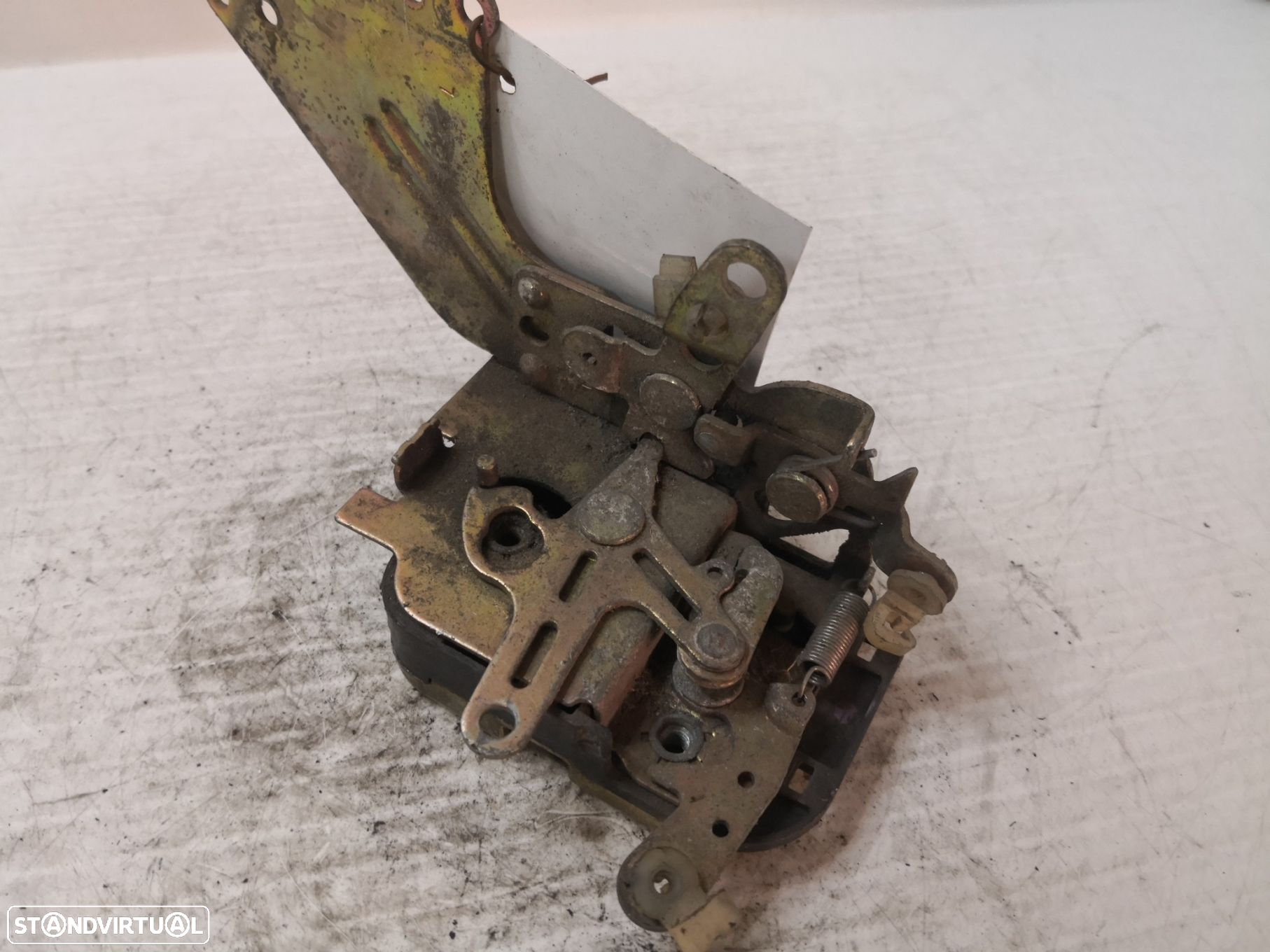 Fecho Da Porta Frente Esq Volvo 460 L (464) - 4