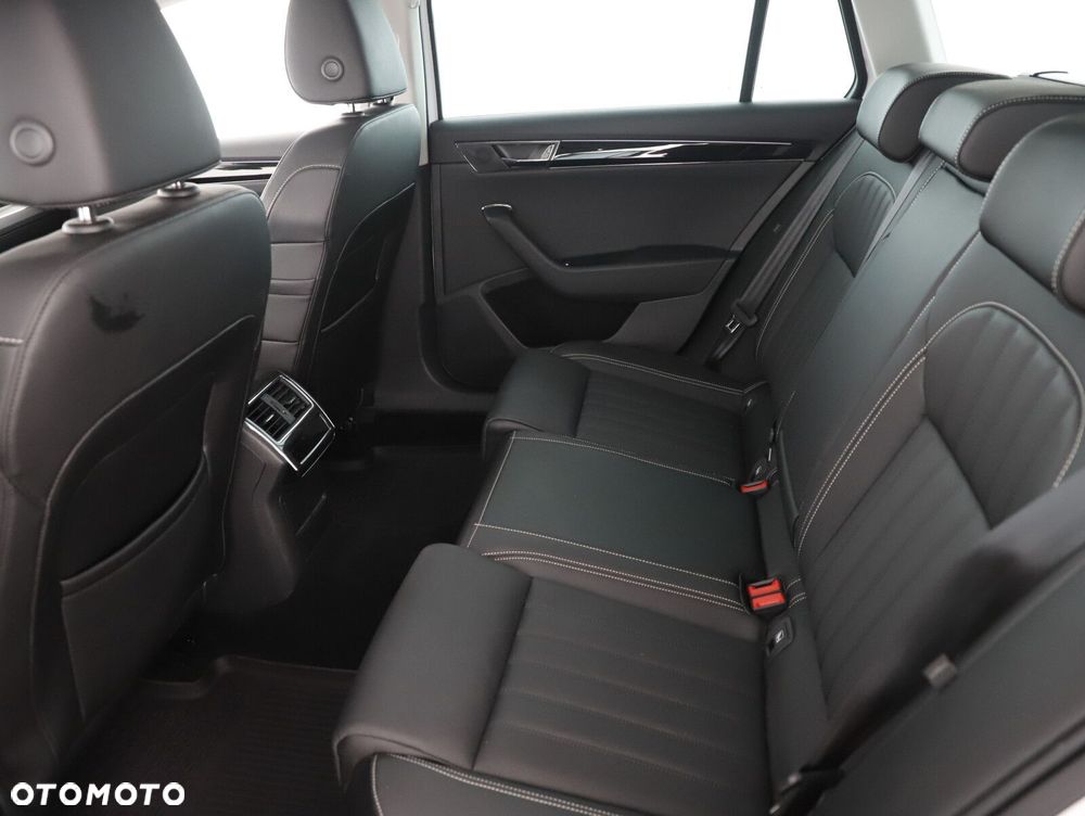 Skoda Superb 2.0 TDI SCR L&K DSG - 8