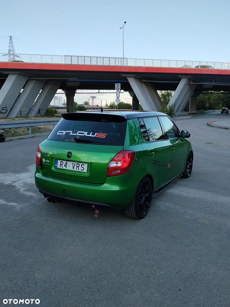 Skoda Fabia 2011 photo 3
