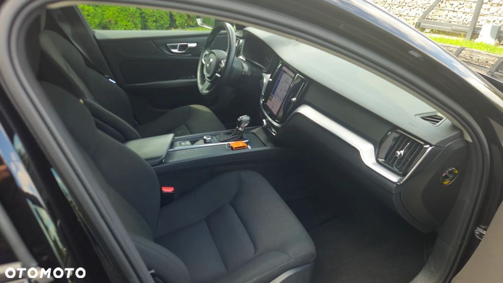 Volvo V60 D3 Momentum Pro - 25