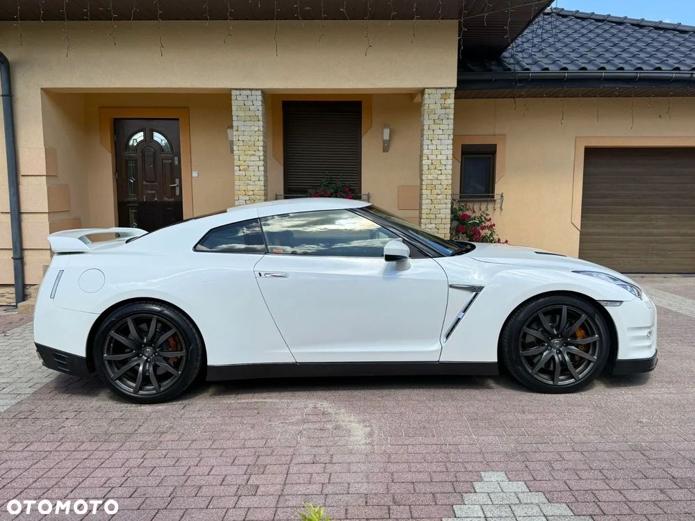 Nissan GT-R - 3