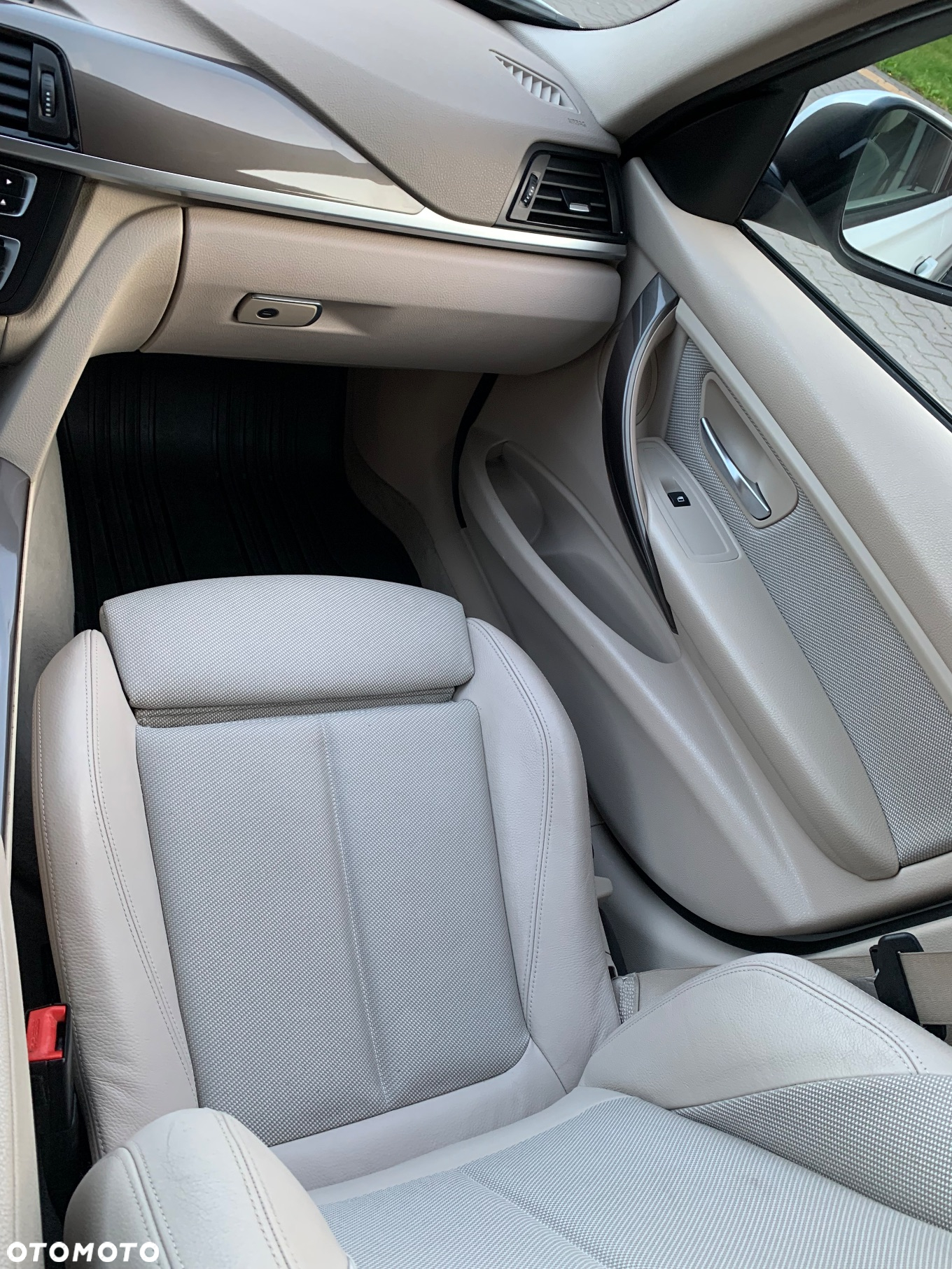 BMW Seria 3 318d Touring Modern Line - 24