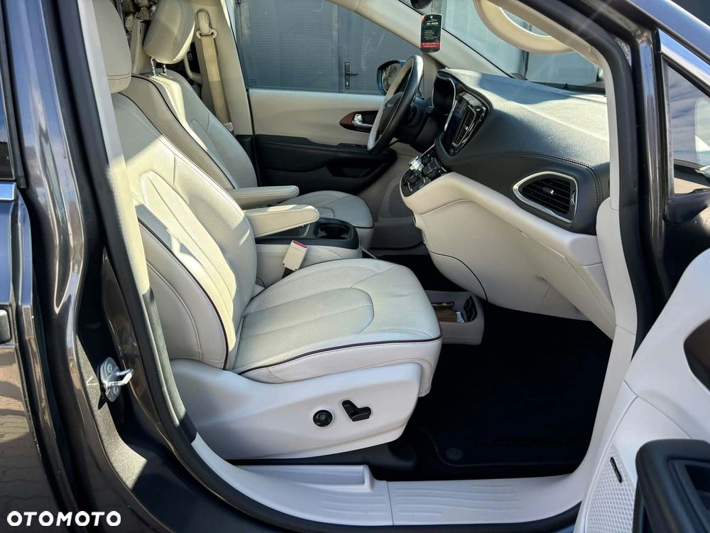 Chrysler Pacifica - 11