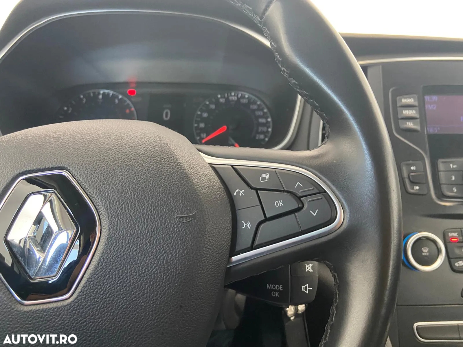 Renault Megane TCe EDC Zen - 17