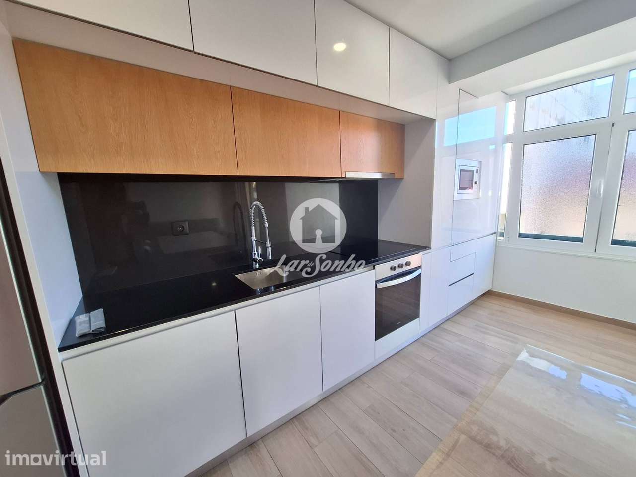 Apartamento T1+1, Como Novo, na 1ª Linha de Praia na Póvoa de Varzim - Grande imagem: 3/23