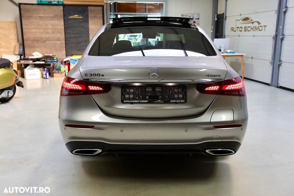 Mercedes-Benz E 300 4MATIC Aut. - 4