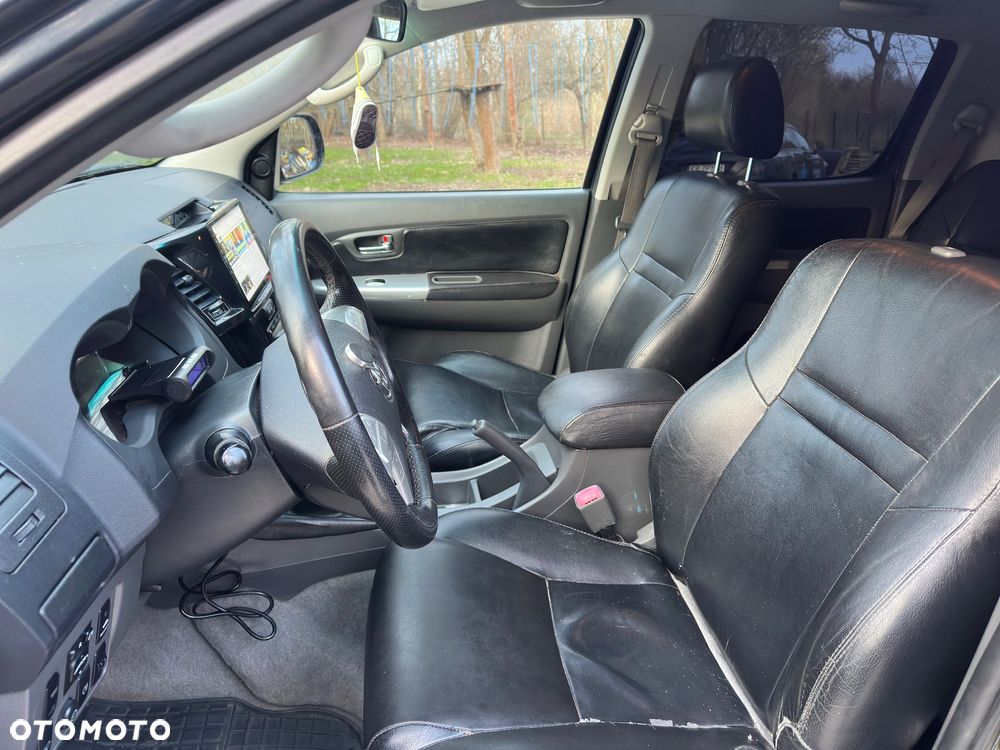 Toyota Hilux 3.0 D-4D SR5 - 11