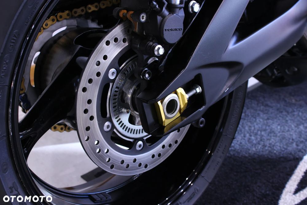 Suzuki GSX - 33