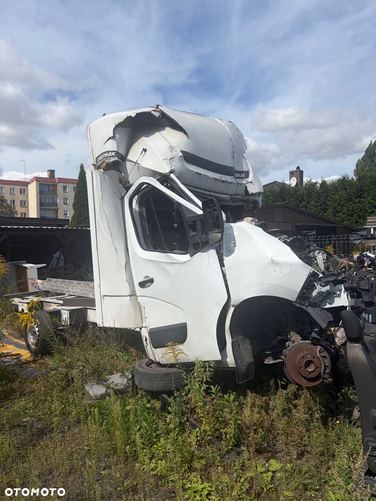 Rama z papierami Renault Master 2023