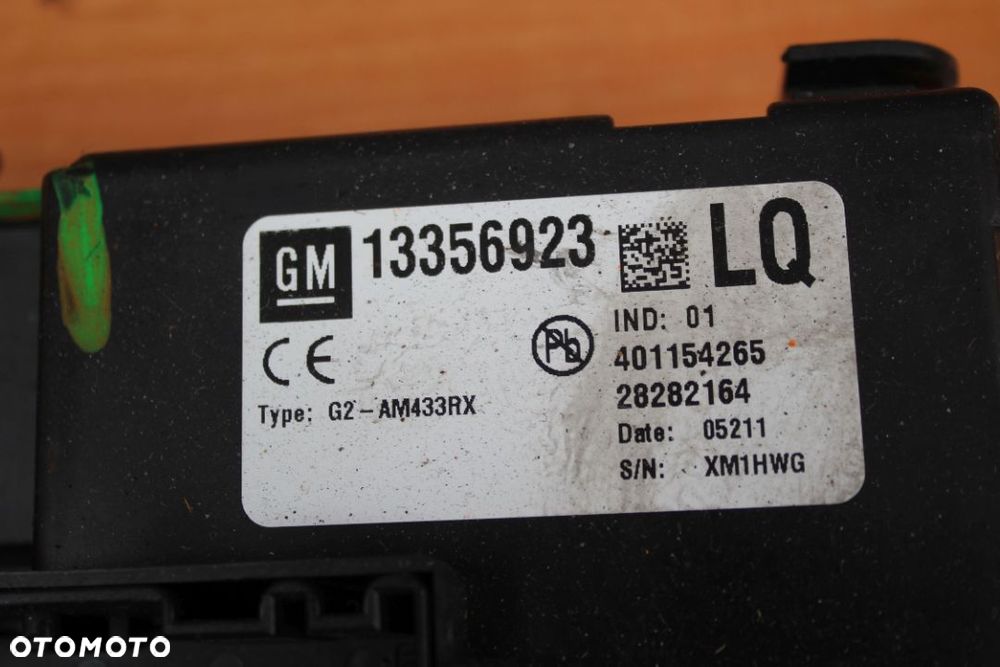 SKRZYNKA BEZPIECZNIKÓW OPEL MERIVA B 1.4T A14NET 13356923 LQ - 2