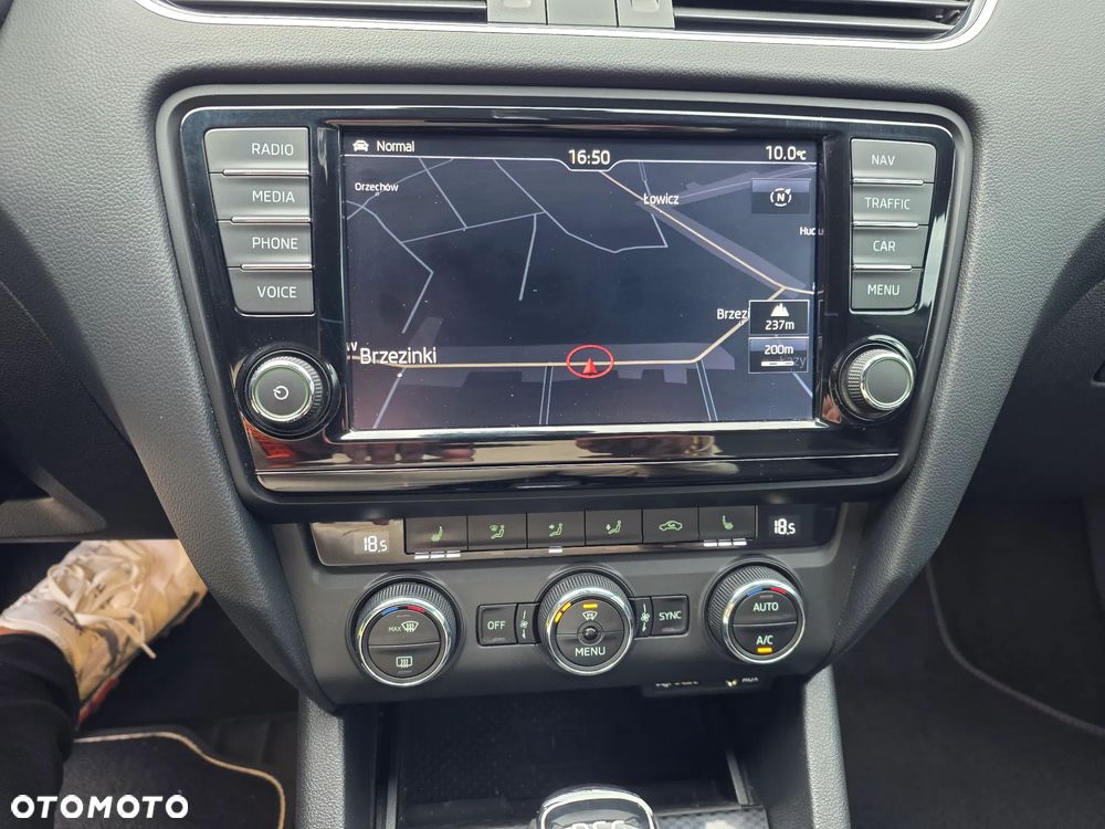 Skoda Octavia 2.0 TDI DSG RS - 34