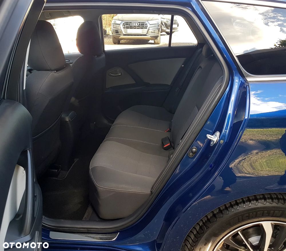 Toyota Avensis Touring Sports 1.8 Team Deutschland - 11