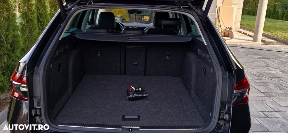 Skoda Superb Combi 2.0 TDI 4x4 DSG Scout - 11
