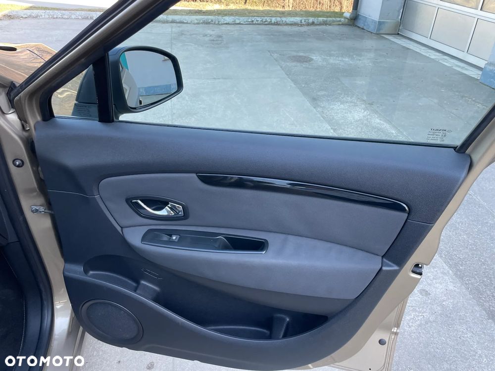 Renault Grand Scenic ENERGY TCe 130 S&S Paris - 27