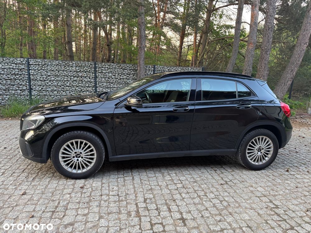 Mercedes-Benz GLA 200 7G-DCT Urban - 9