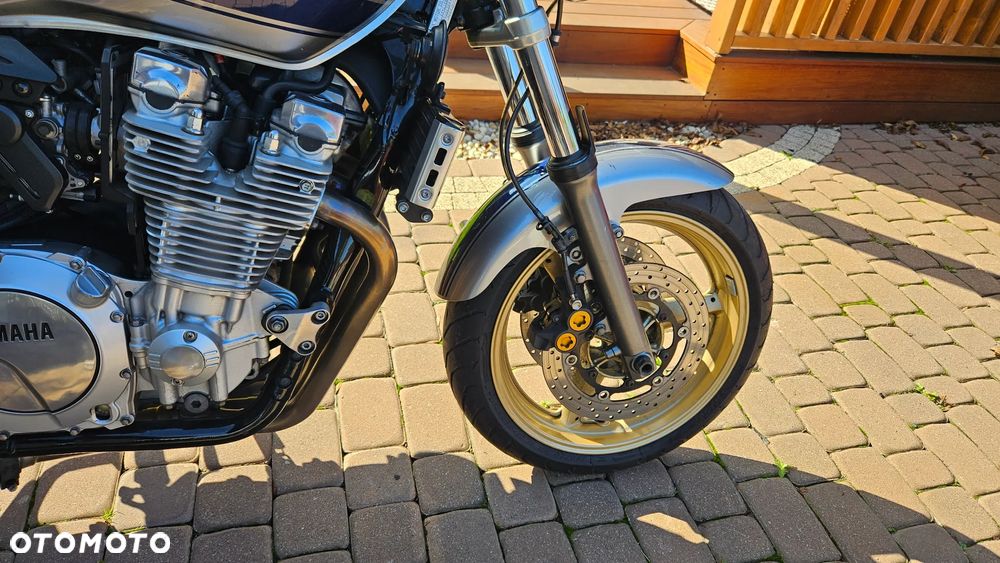 Yamaha XJR - 11