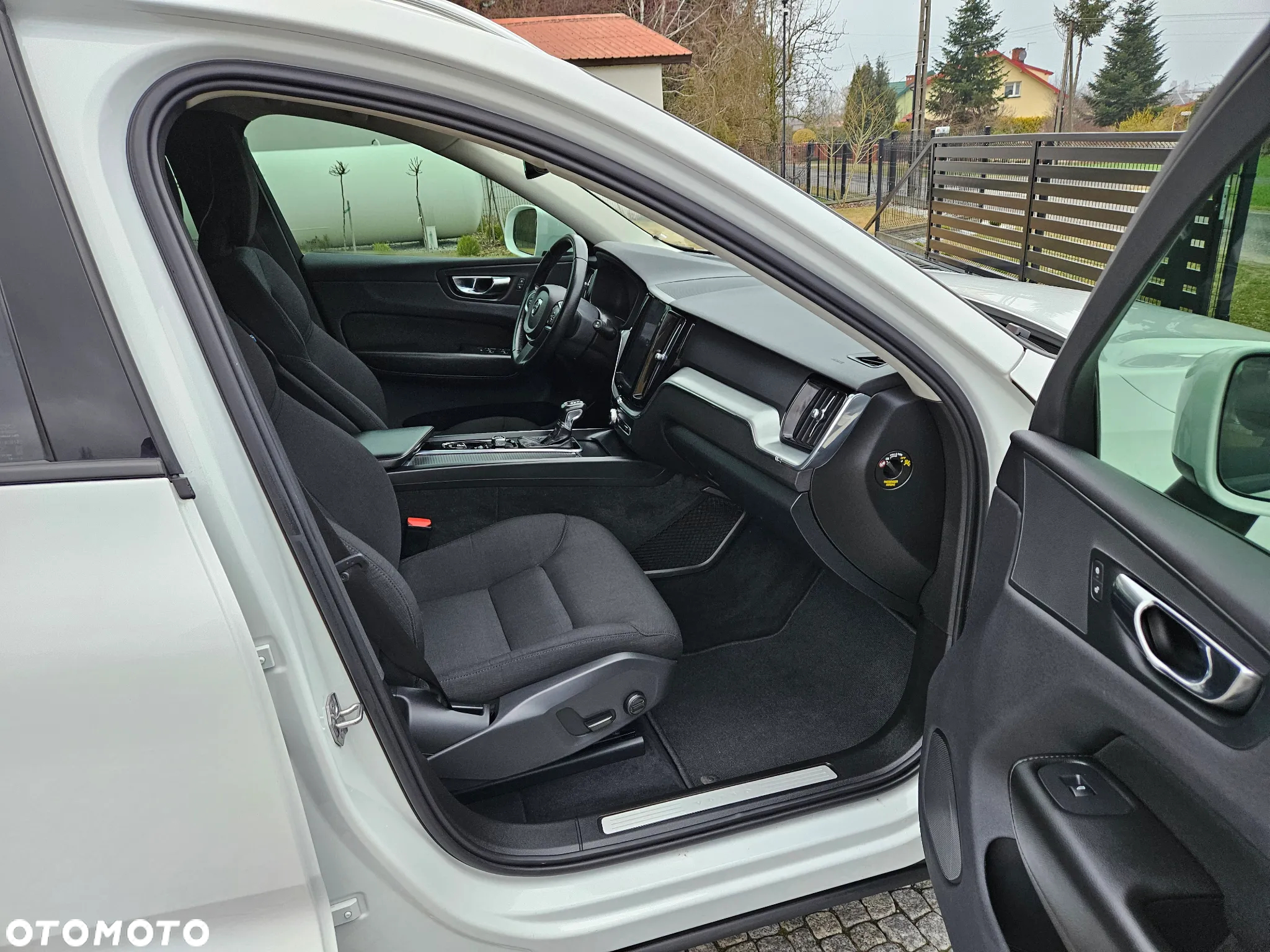 Volvo XC 60 T4 Momentum Pro - 12
