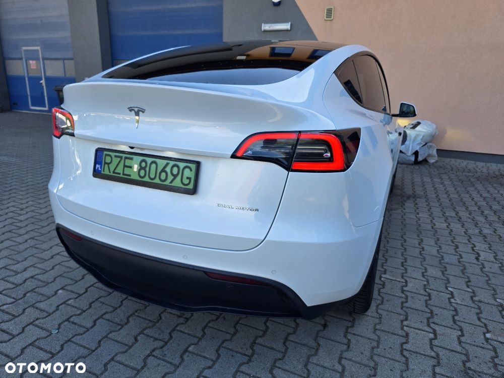 Tesla Model Y Long Range Dual Motor AWD - 13