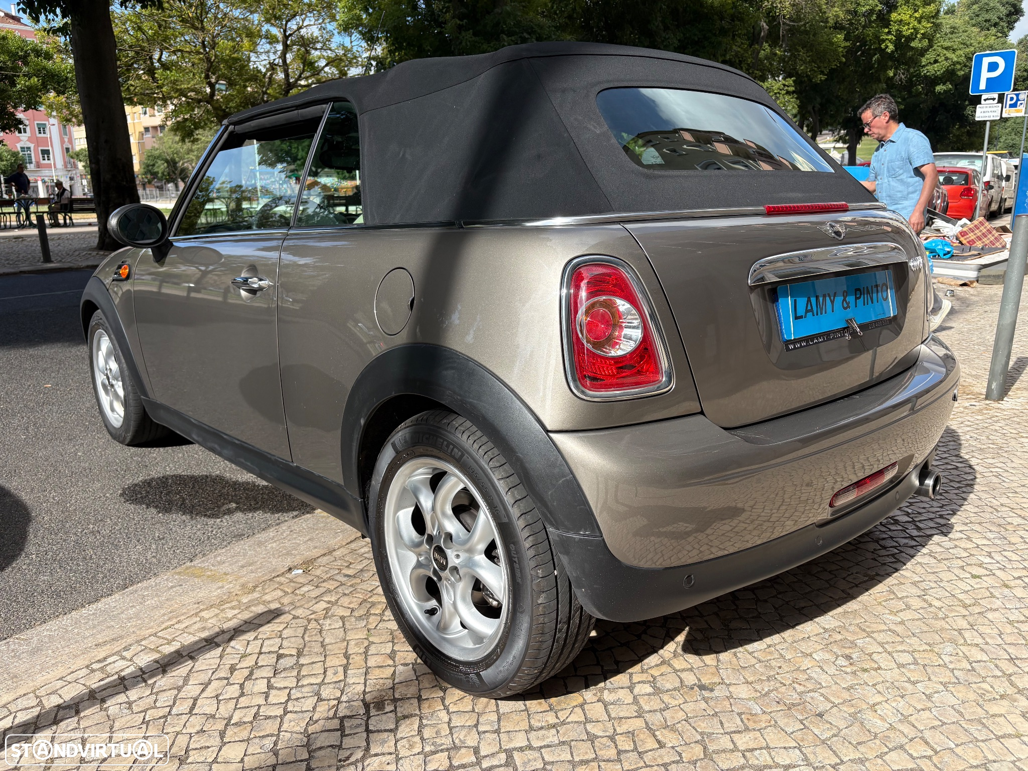 MINI Cabrio Cooper Auto. Highgate - 5
