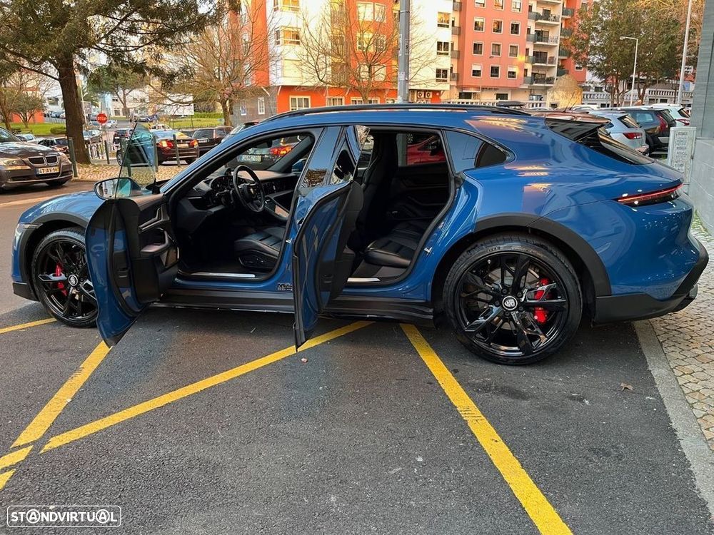 Porsche Taycan Cross Turismo 4S - 11