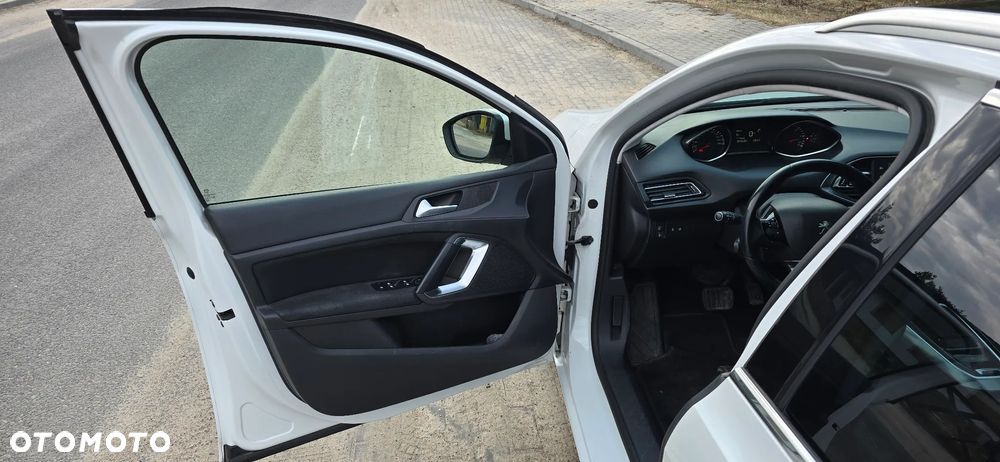 Peugeot 308 - 8
