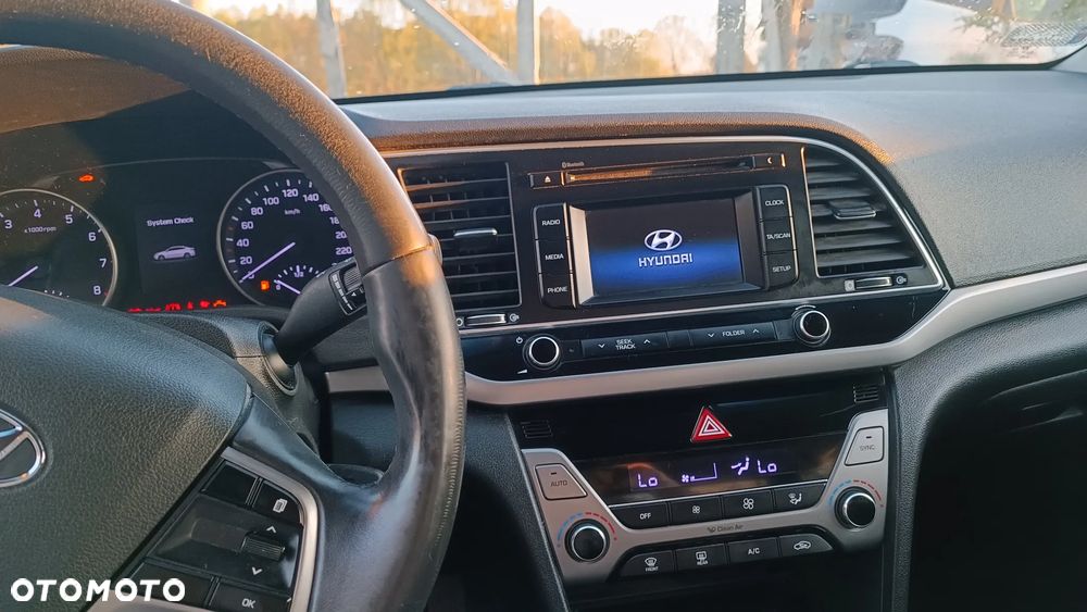 Hyundai Elantra 1.6 Comfort - 3