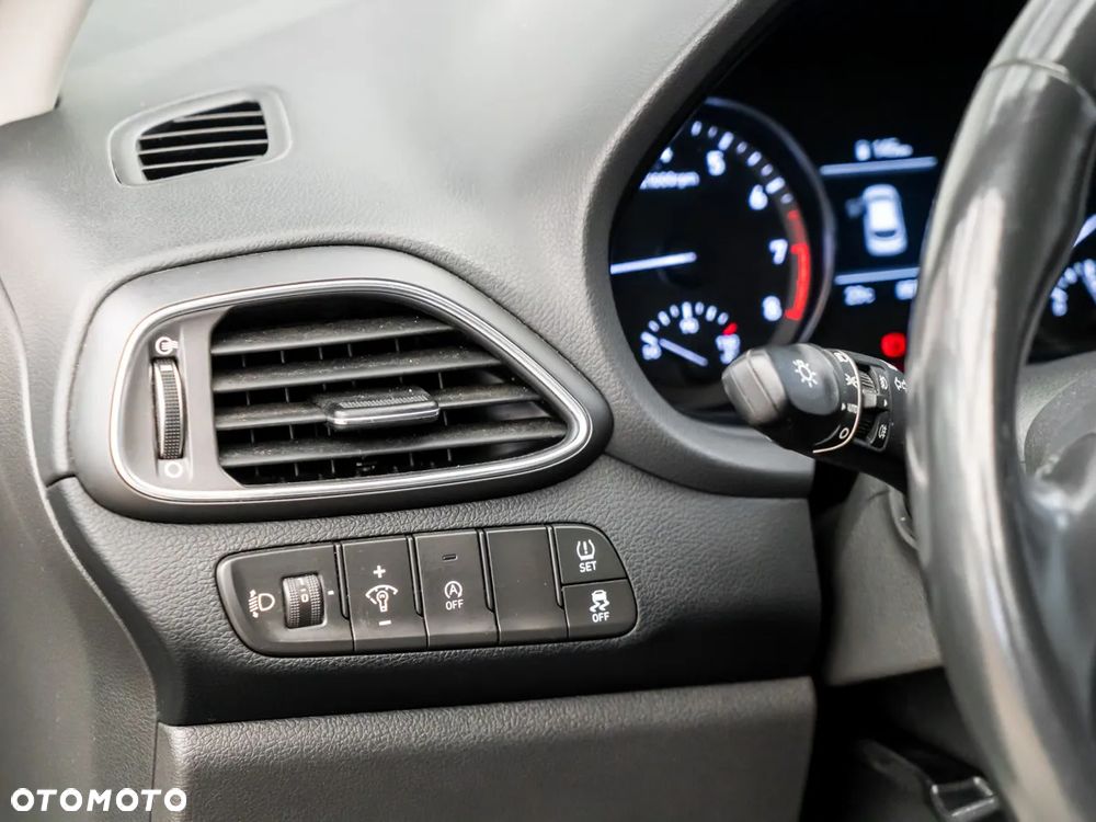 Hyundai i30 1.5 DPI Classic + - 24