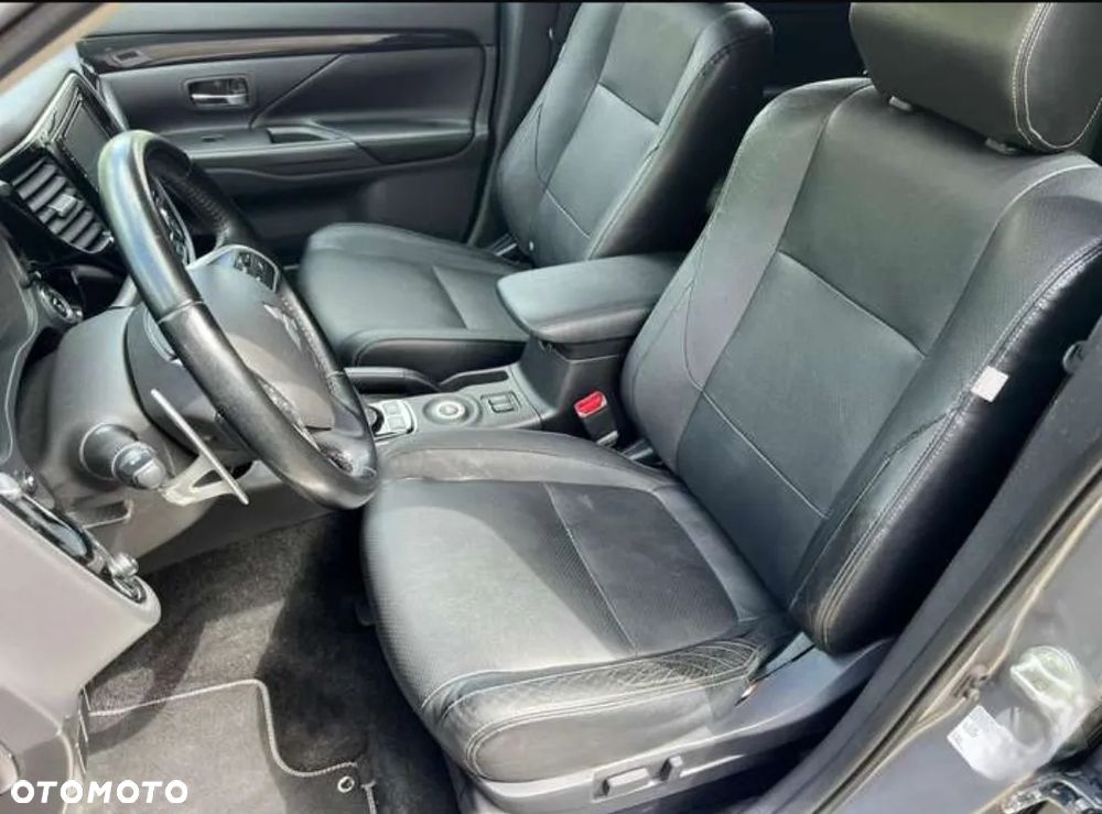 Mitsubishi Outlander 2.0 4WD Top - 24