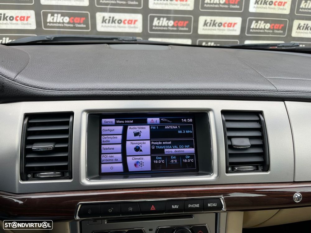 Jaguar XF 2.2 D Luxury - 31