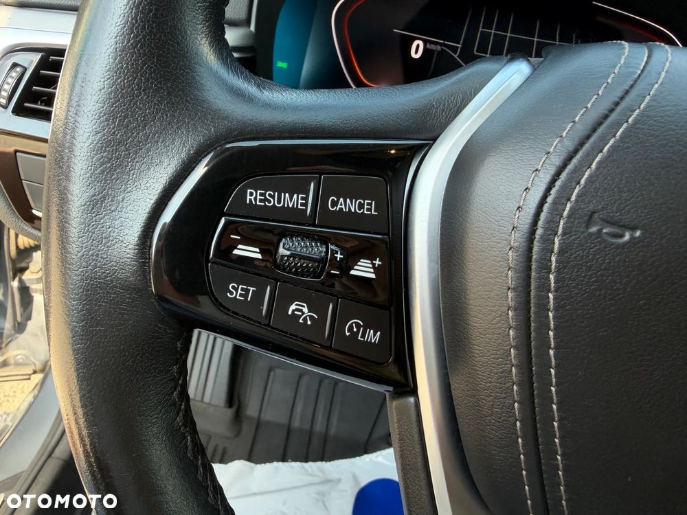 BMW Seria 5 520d mHEV - 25