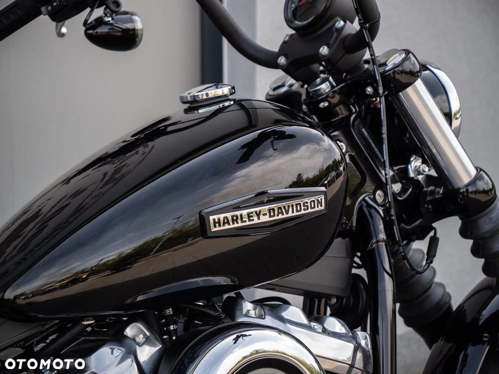 Harley-Davidson Softail Street Bob - 24