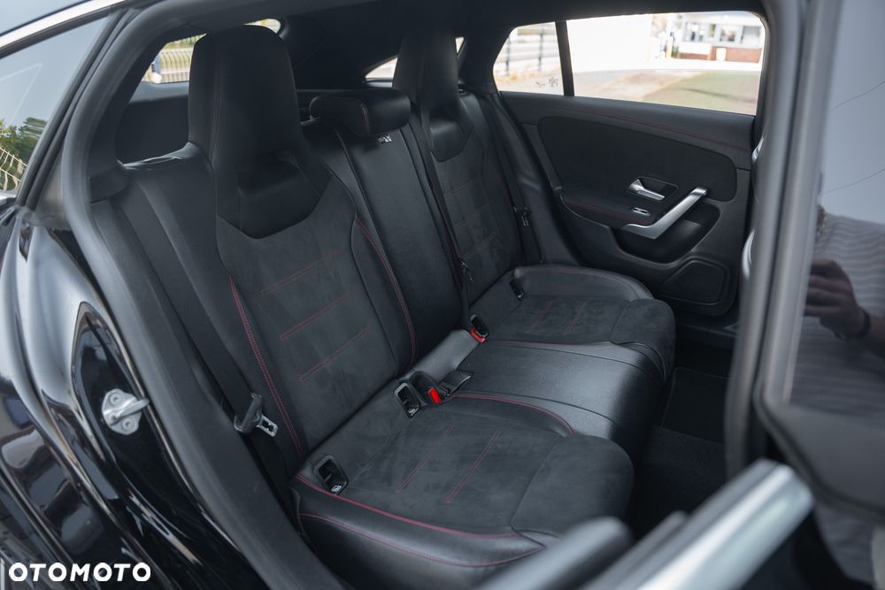 Mercedes-Benz CLA 220 d AMG Line 8G-DCT - 36