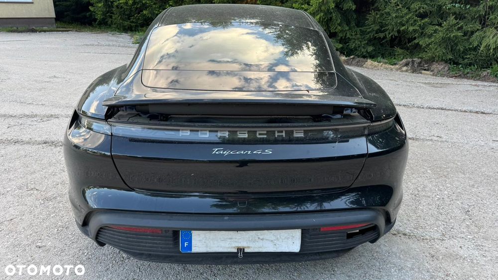 Porsche Taycan - 9