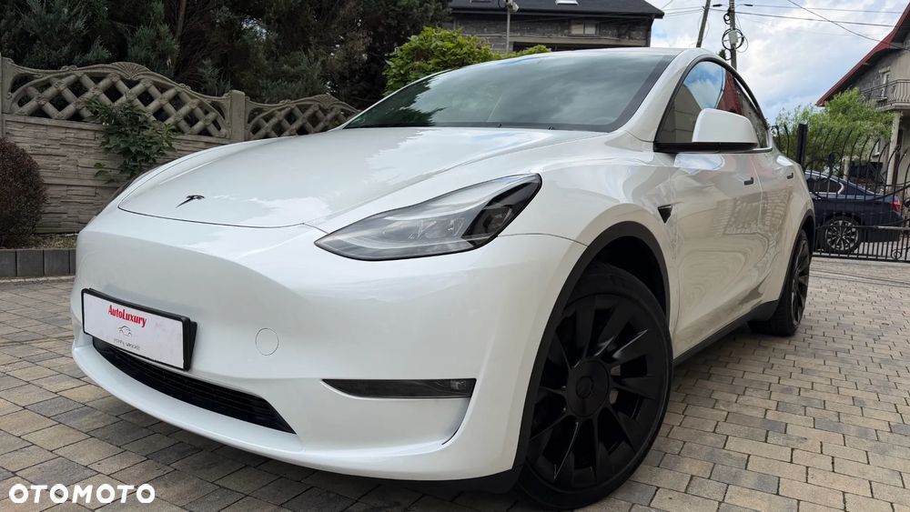 Tesla Model Y Long Range AWD - 3