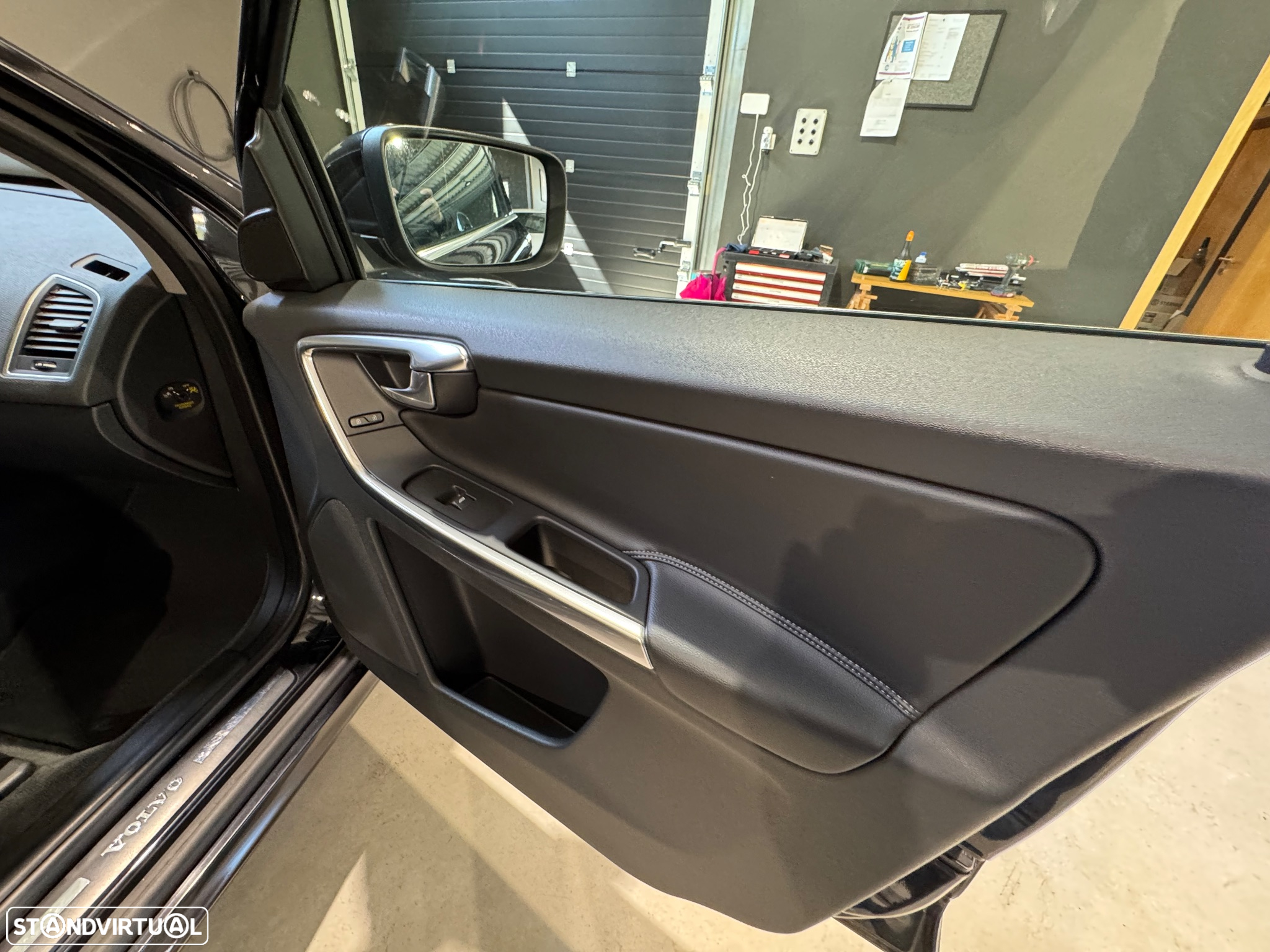 Volvo XC 60 2.0 D4 Momentum - 25