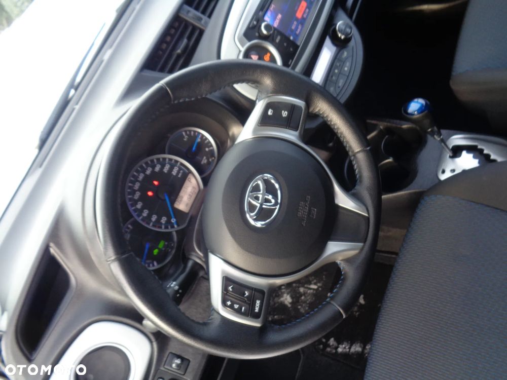 Toyota Yaris Hybrid 100 Life - 22