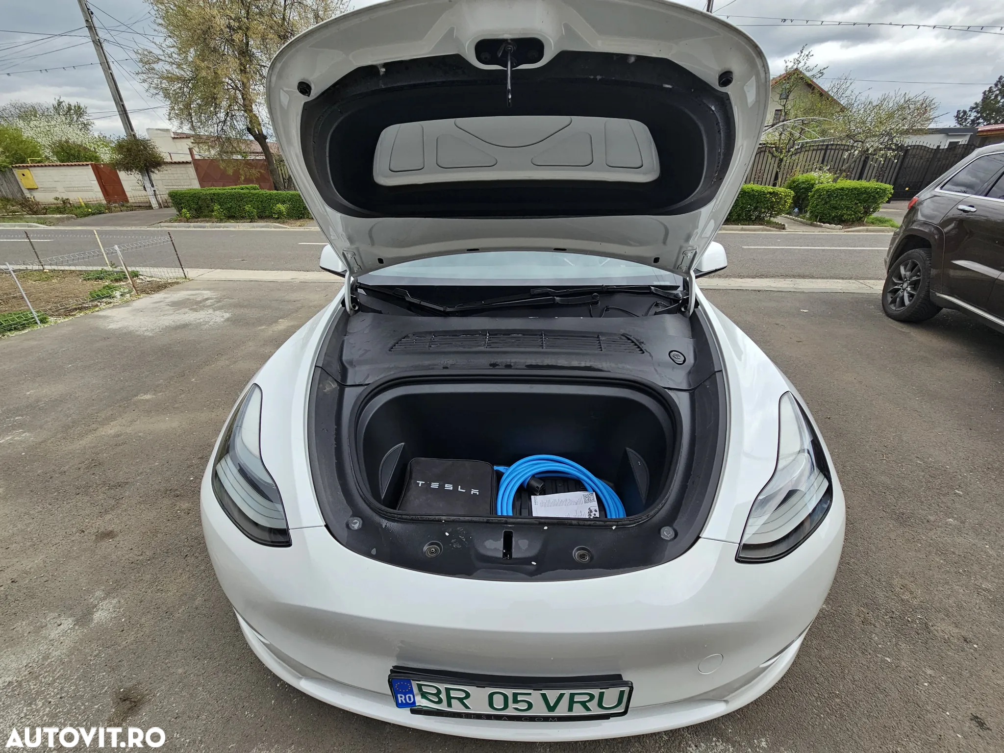 Tesla Model Y Long Range Dual Motor AWD - 11
