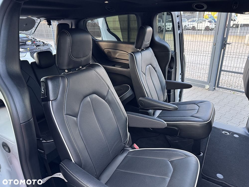 Chrysler Pacifica - 25