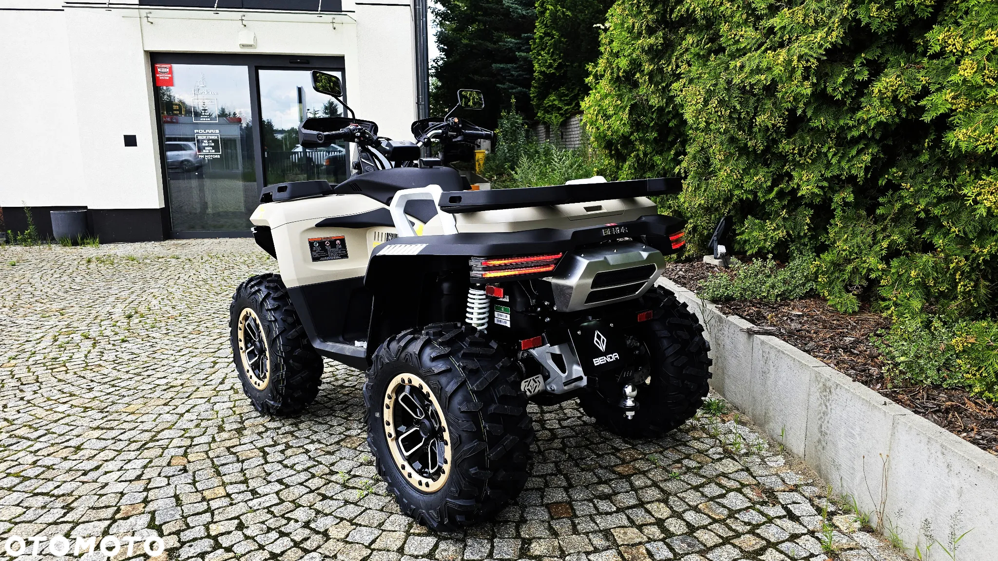 Benda Redstone 550